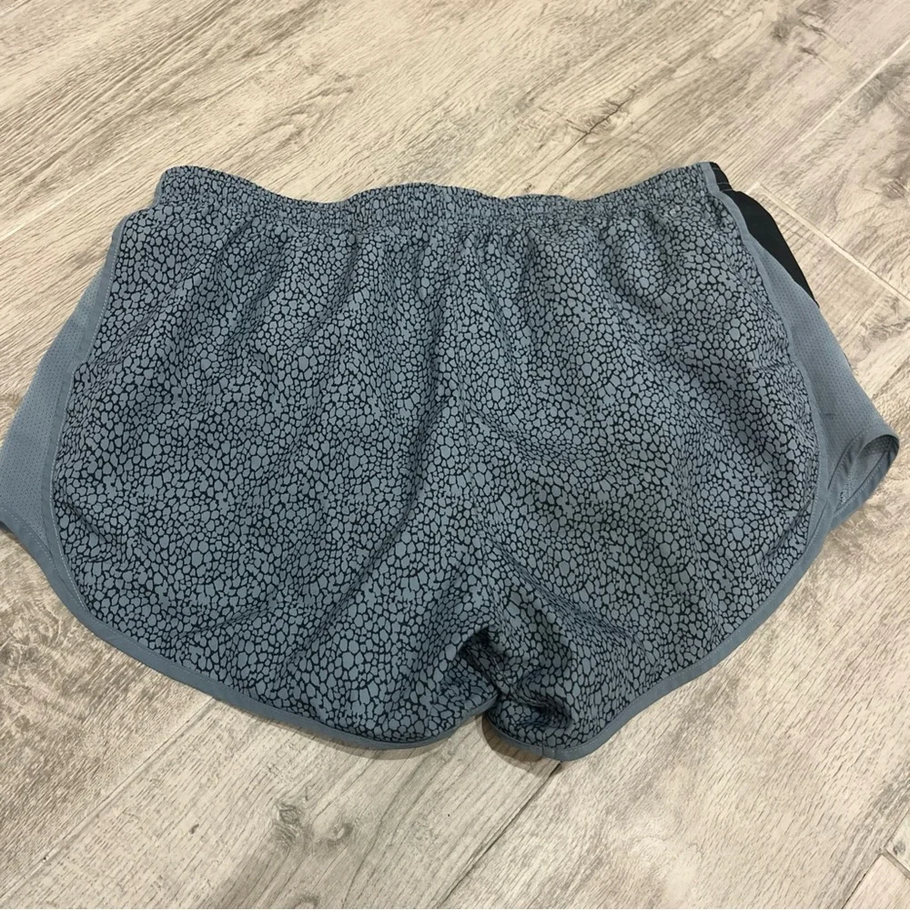 Nike Women’s Gray Black‎ Abstract Dots Dri-Fit Lined Running Shorts Size Medium